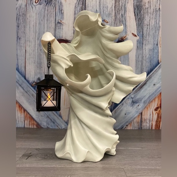 Cracker Barrel Holiday Cracker Barrel Exclusive 223 Halloween White Resin Ghost With Lantern